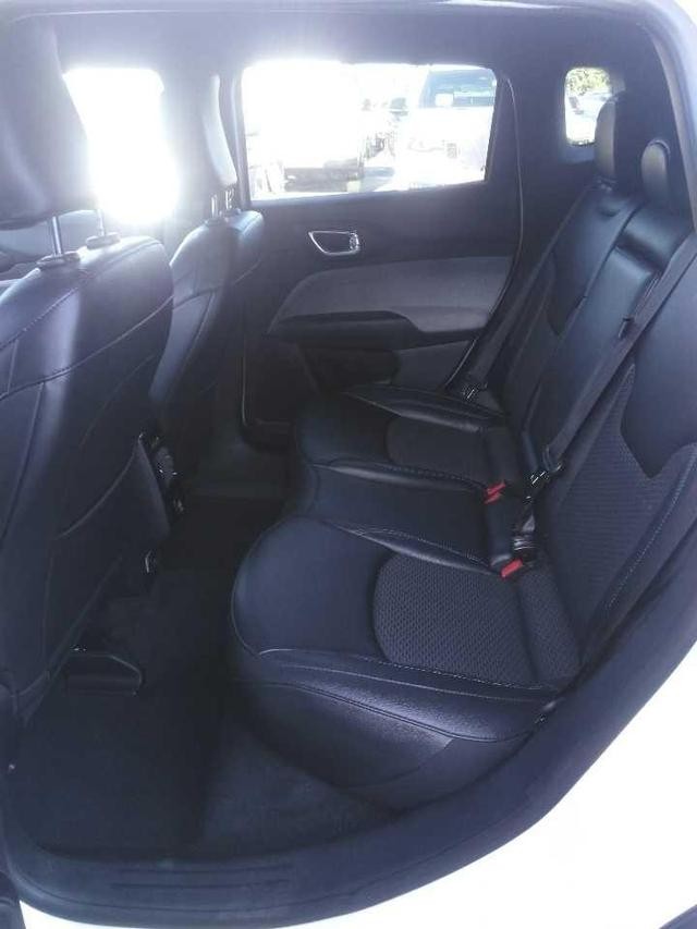 Jeep Compass Vehicle Full-screen Gallery Image 7