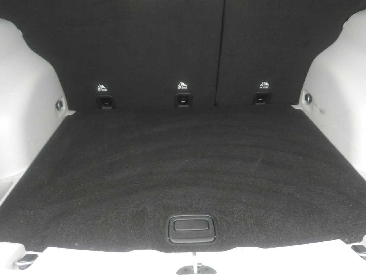 Jeep Compass Vehicle Full-screen Gallery Image 8
