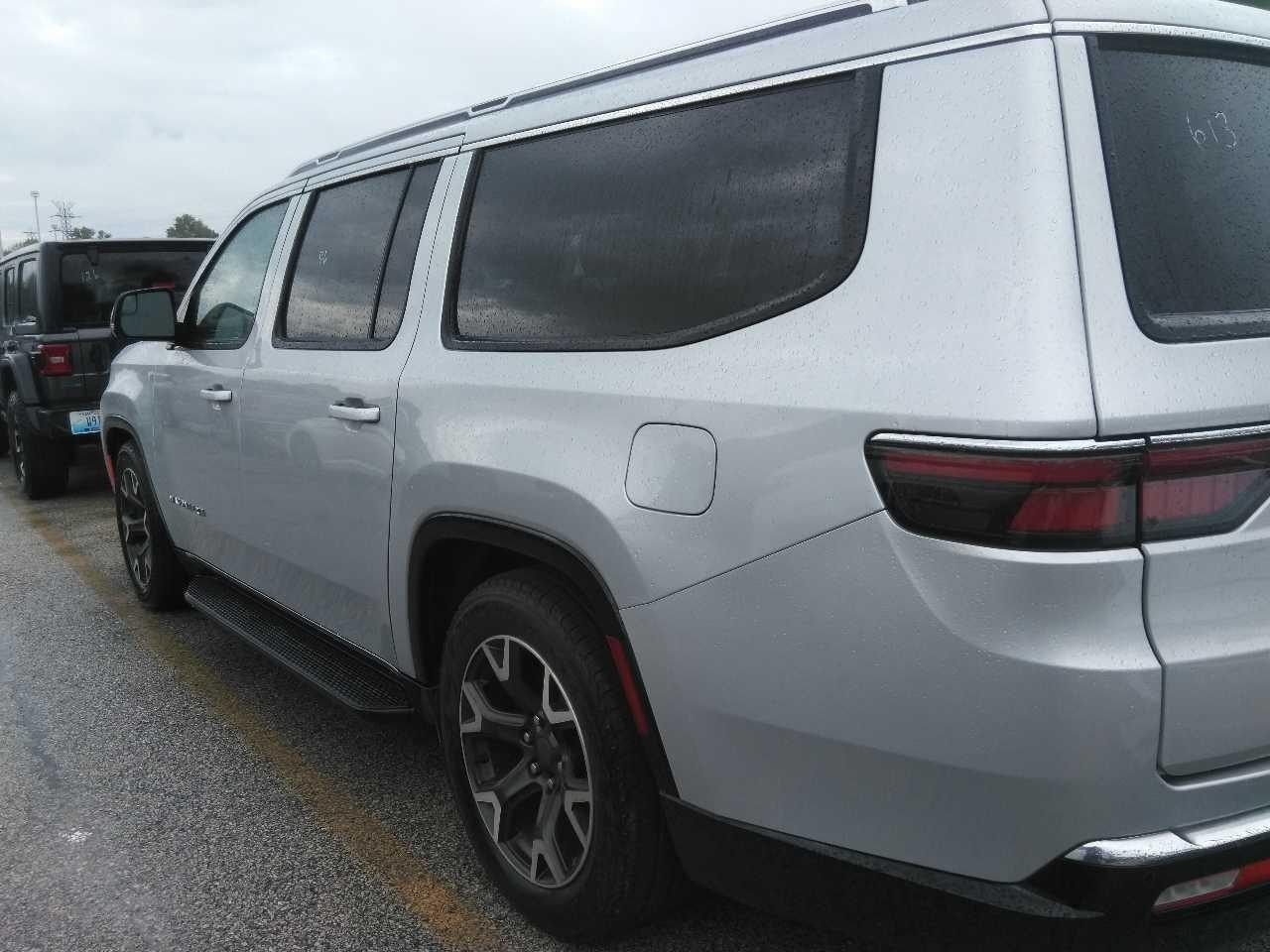 Jeep Wagoneer L Vehicle Full-screen Gallery Image 2