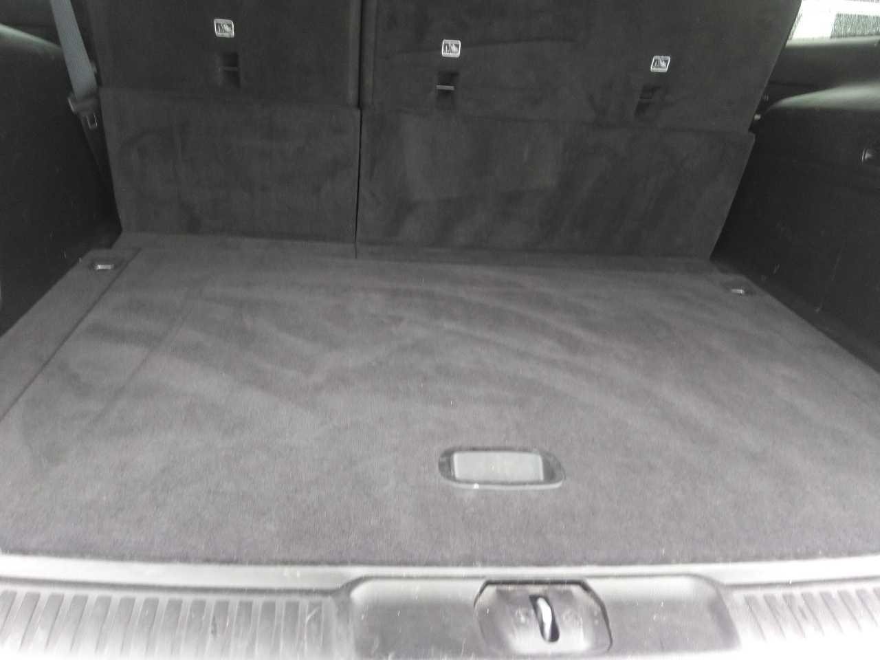 Jeep Wagoneer L Vehicle Full-screen Gallery Image 7