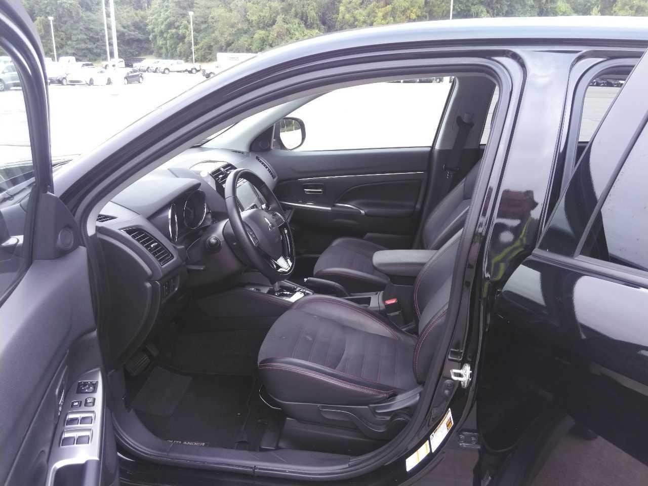Mitsubishi Outlander Sport Vehicle Full-screen Gallery Image 5