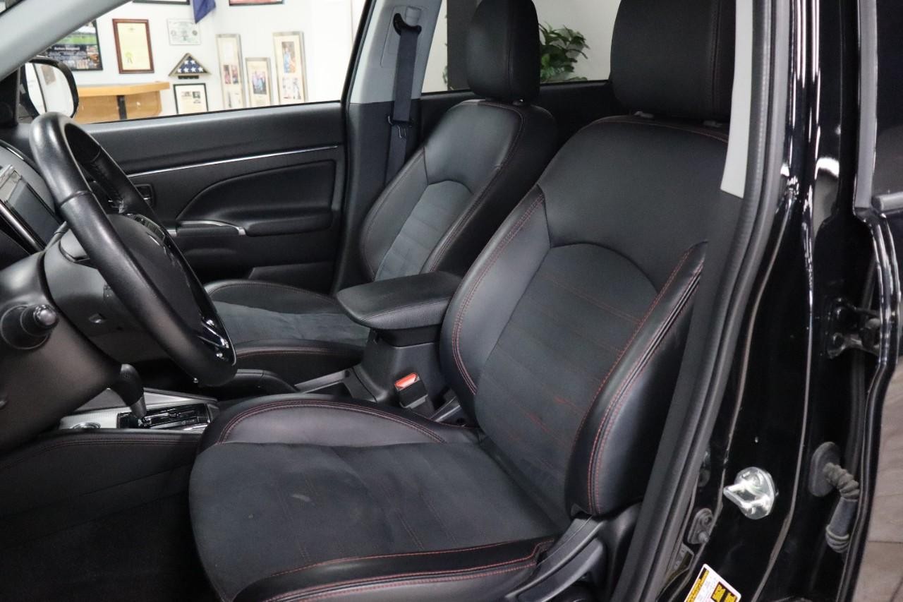 Mitsubishi Outlander Sport Vehicle Full-screen Gallery Image 11