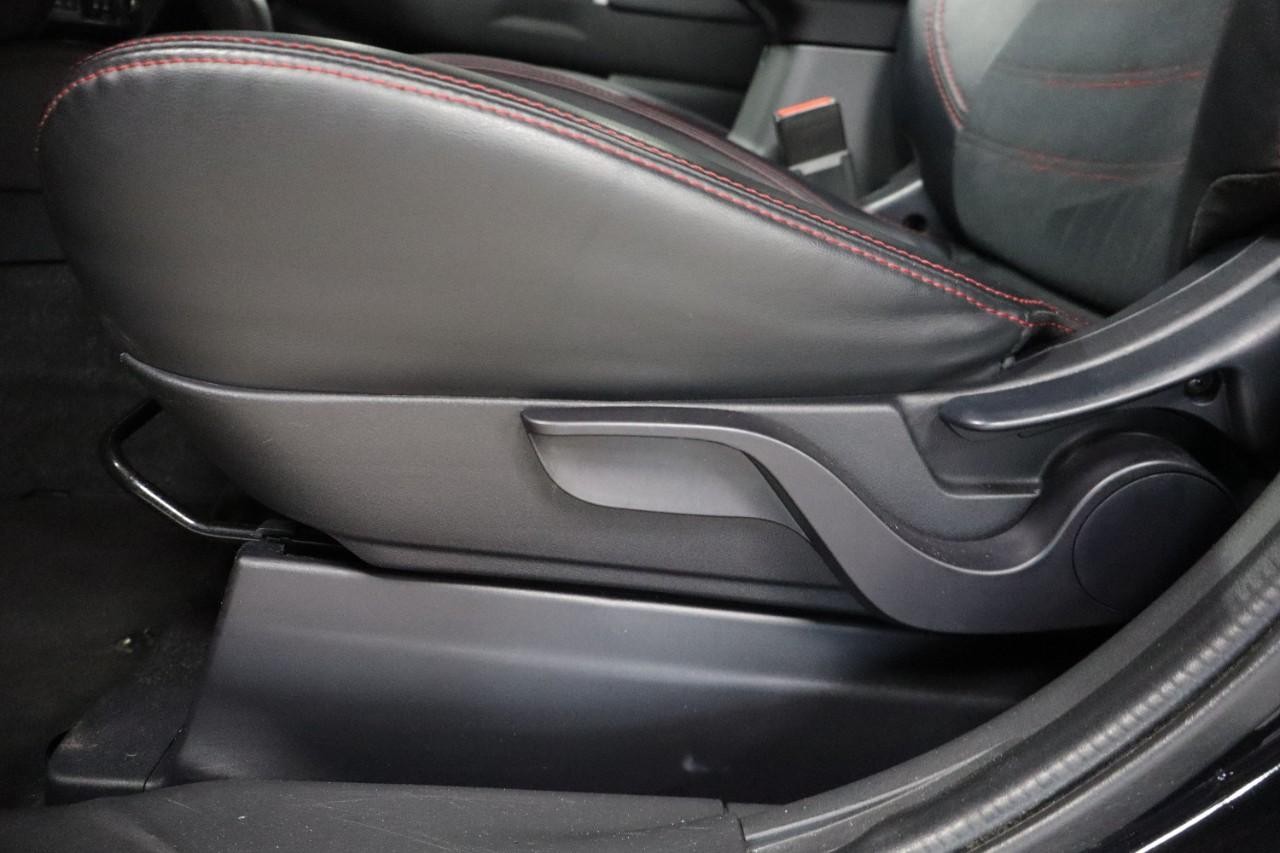 Mitsubishi Outlander Sport Vehicle Full-screen Gallery Image 12