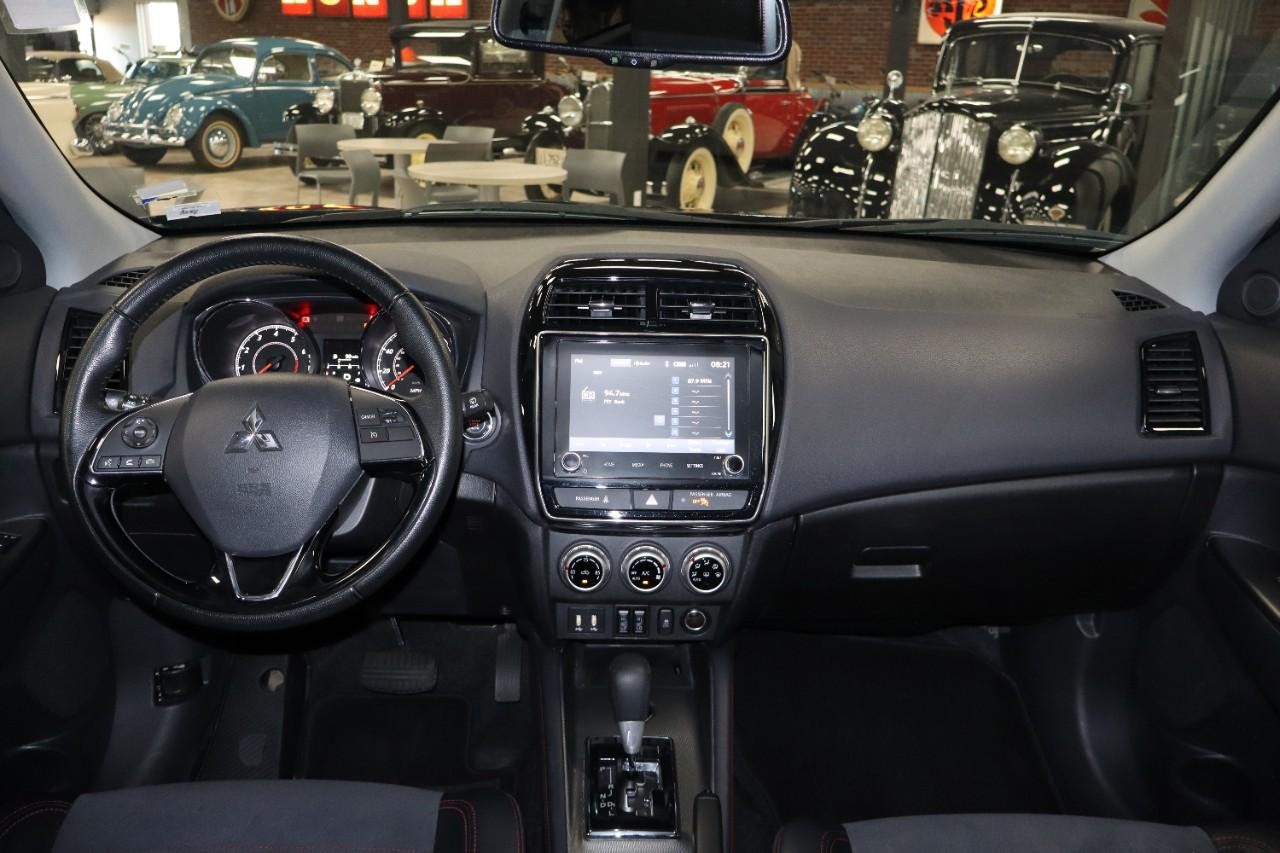 Mitsubishi Outlander Sport Vehicle Full-screen Gallery Image 13
