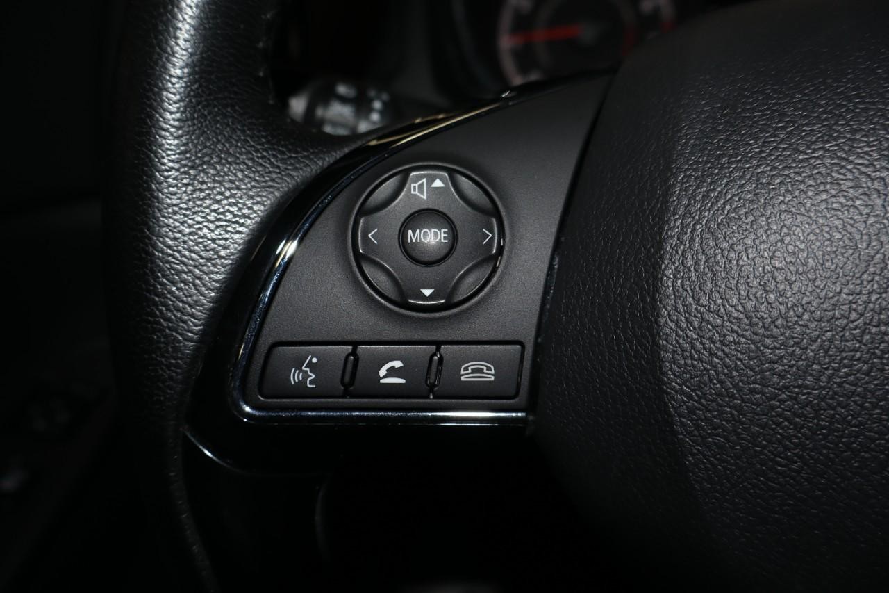 Mitsubishi Outlander Sport Vehicle Full-screen Gallery Image 15