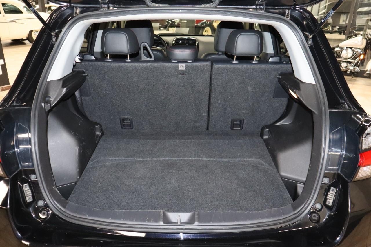 Mitsubishi Outlander Sport Vehicle Full-screen Gallery Image 25