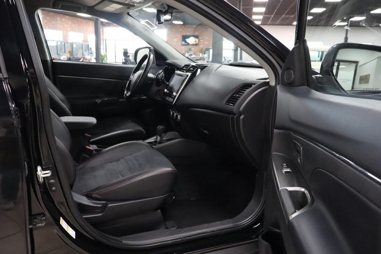 Mitsubishi Outlander Sport Vehicle Full-screen Gallery Image 27