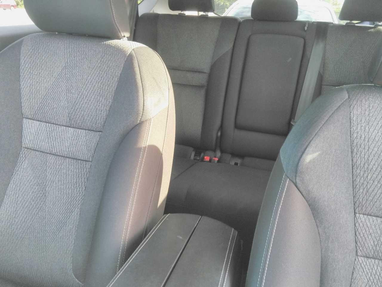 Nissan Rogue Vehicle Full-screen Gallery Image 6