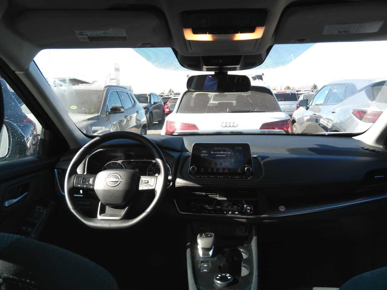Nissan Rogue Vehicle Full-screen Gallery Image 6