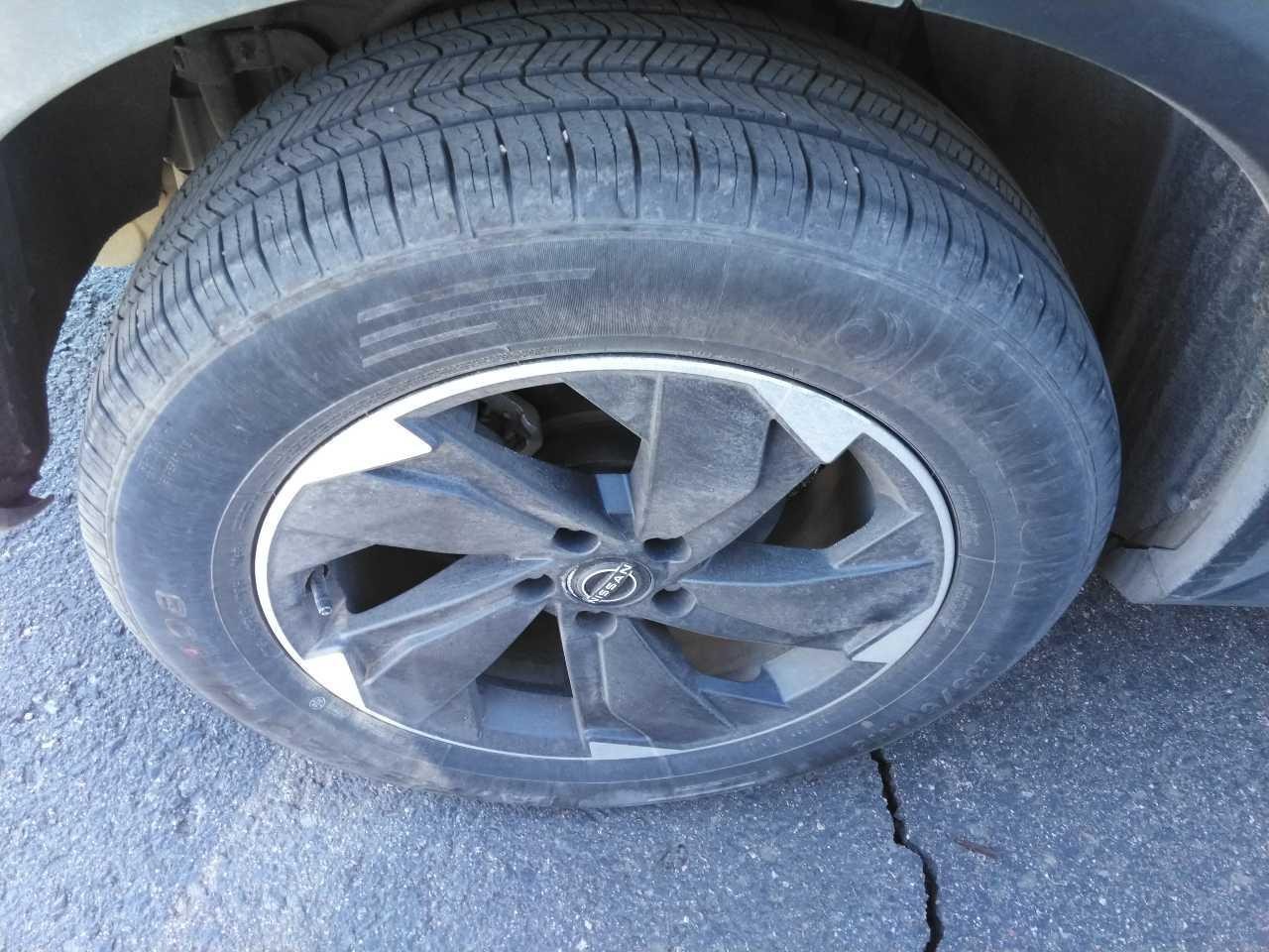 Nissan Rogue Vehicle Full-screen Gallery Image 11