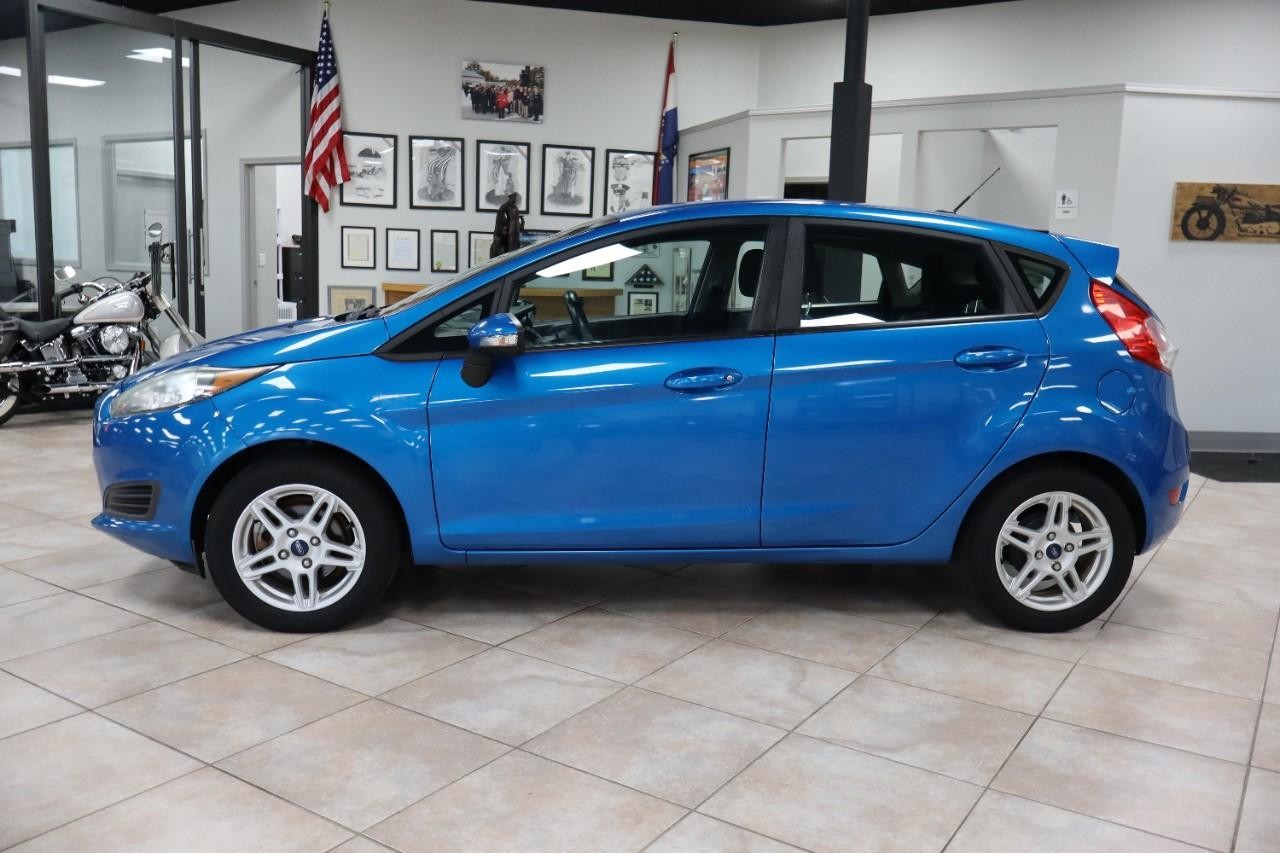Ford Fiesta Vehicle Full-screen Gallery Image 3