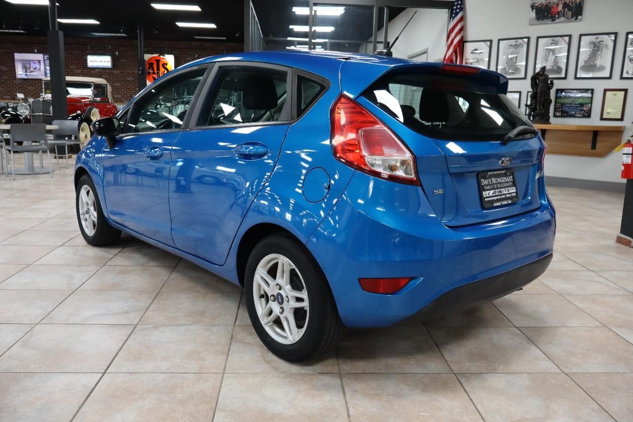 Ford Fiesta Vehicle Full-screen Gallery Image 4