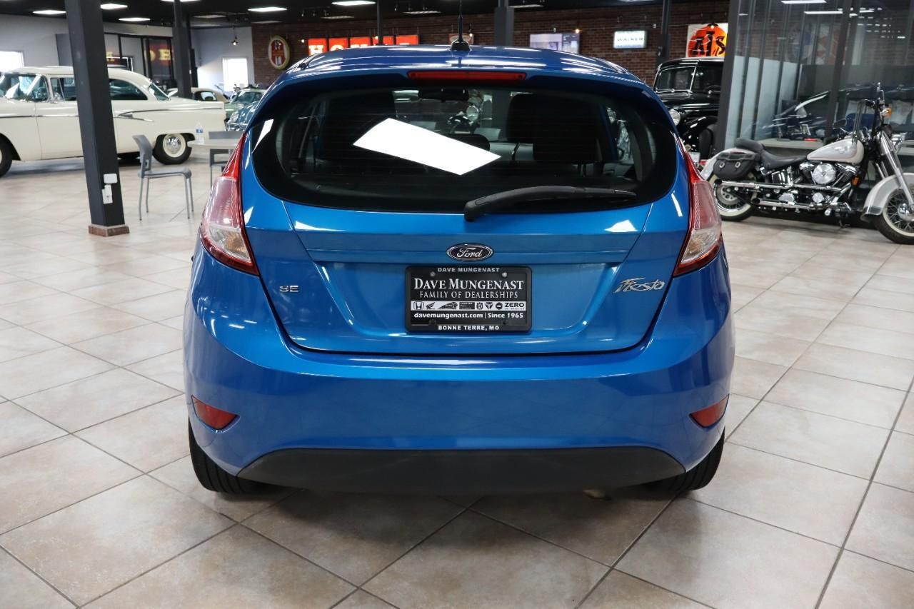 Ford Fiesta Vehicle Full-screen Gallery Image 5