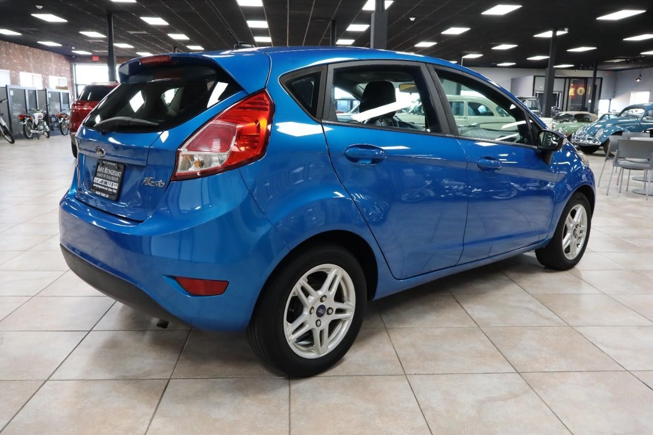Ford Fiesta Vehicle Full-screen Gallery Image 6