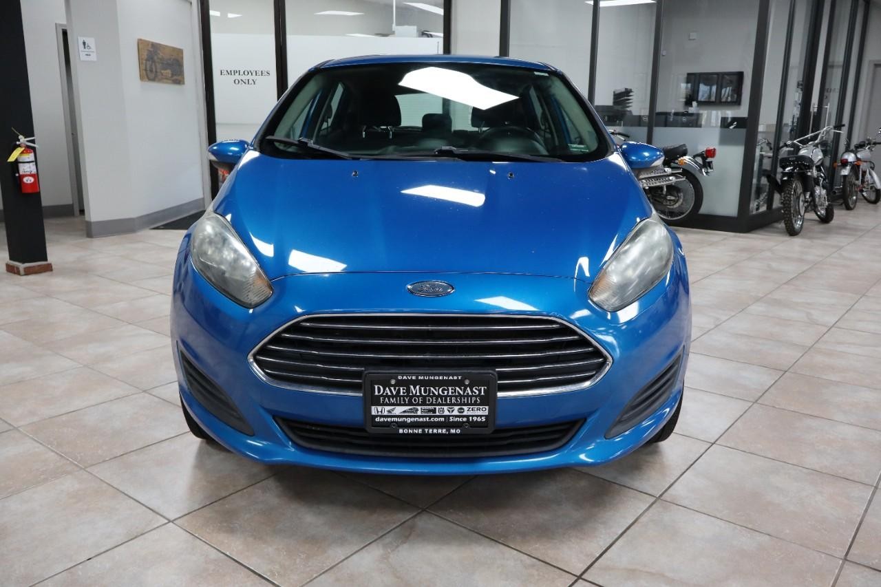 Ford Fiesta Vehicle Full-screen Gallery Image 9