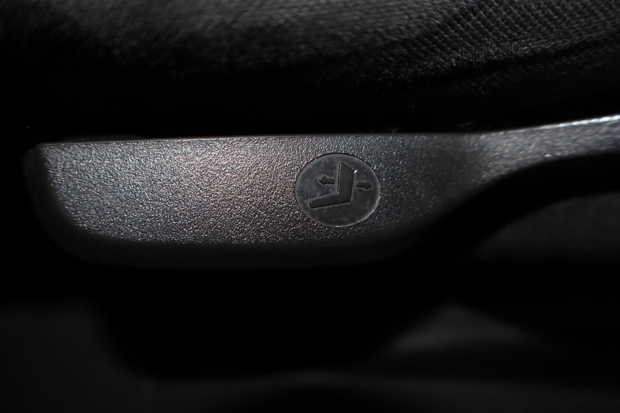 Ford Fiesta Vehicle Full-screen Gallery Image 11