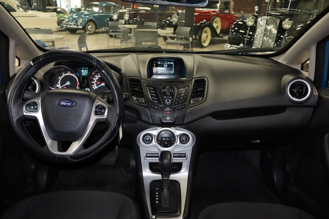 Ford Fiesta Vehicle Full-screen Gallery Image 13