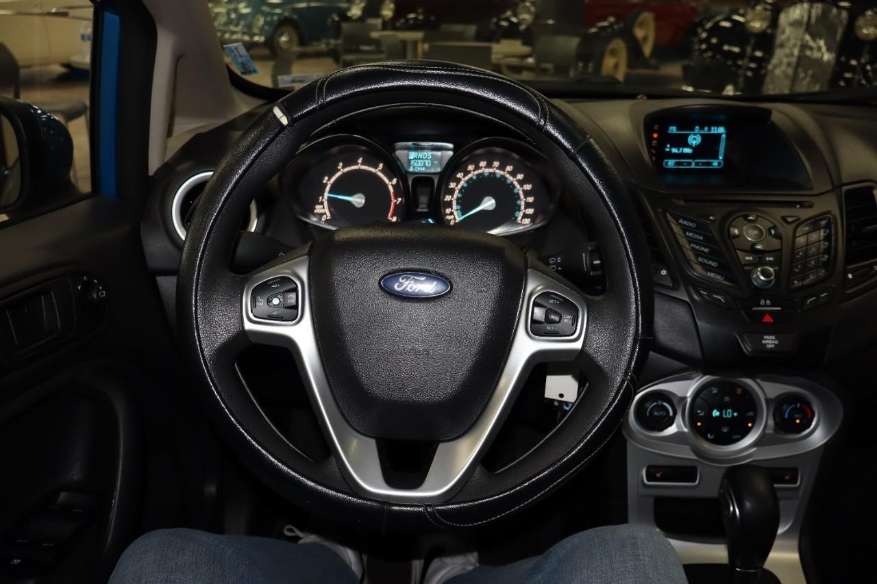Ford Fiesta Vehicle Full-screen Gallery Image 14