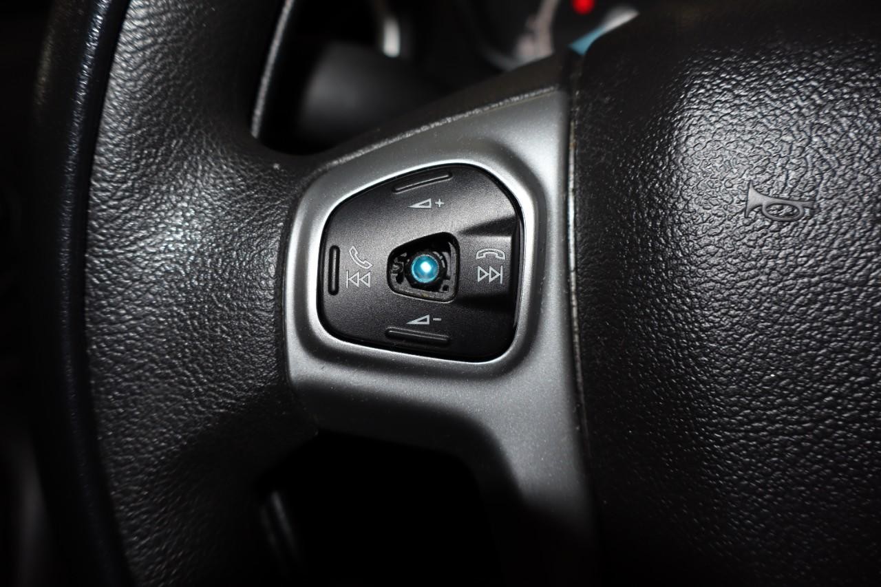Ford Fiesta Vehicle Full-screen Gallery Image 15