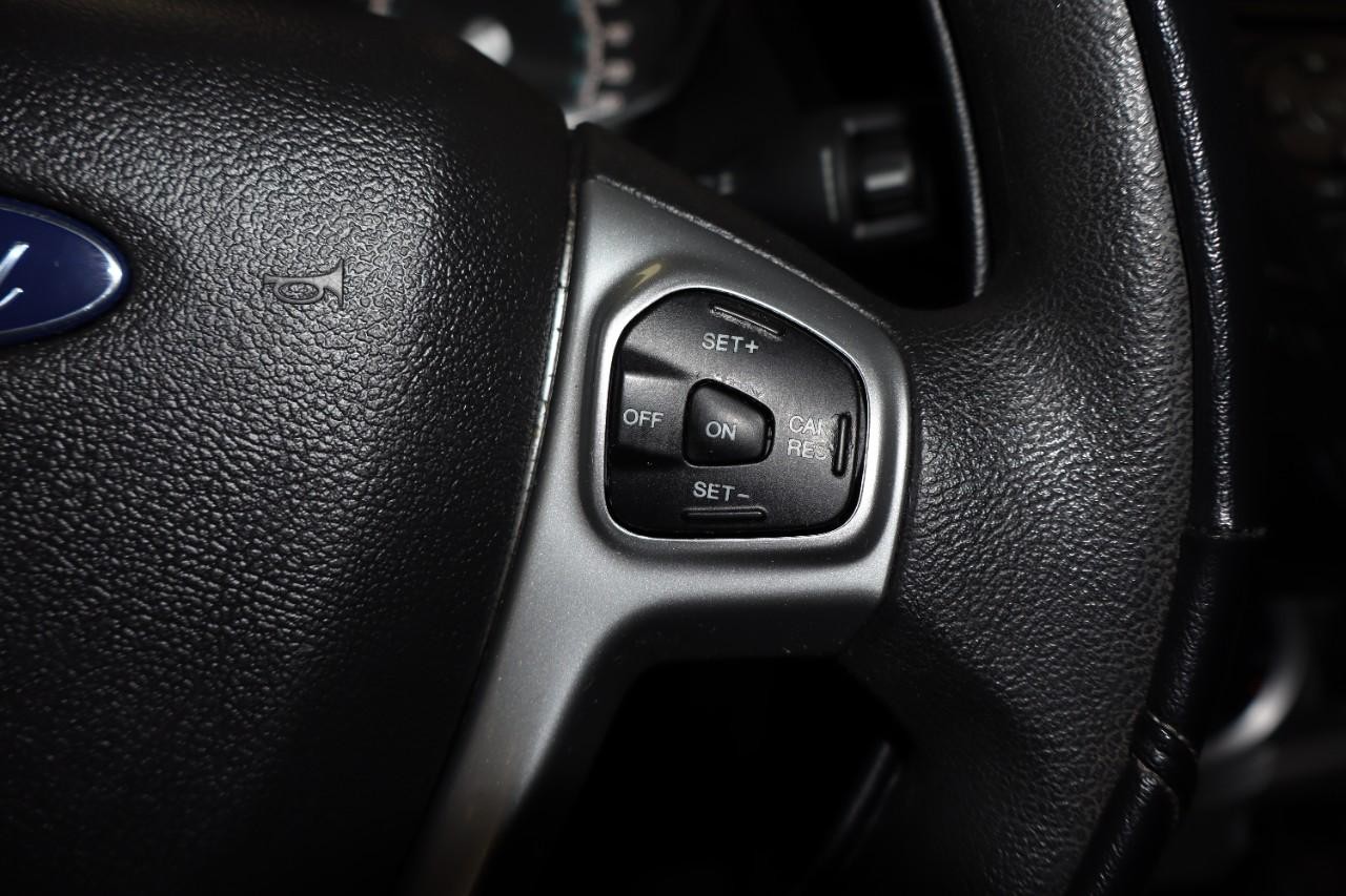 Ford Fiesta Vehicle Full-screen Gallery Image 16