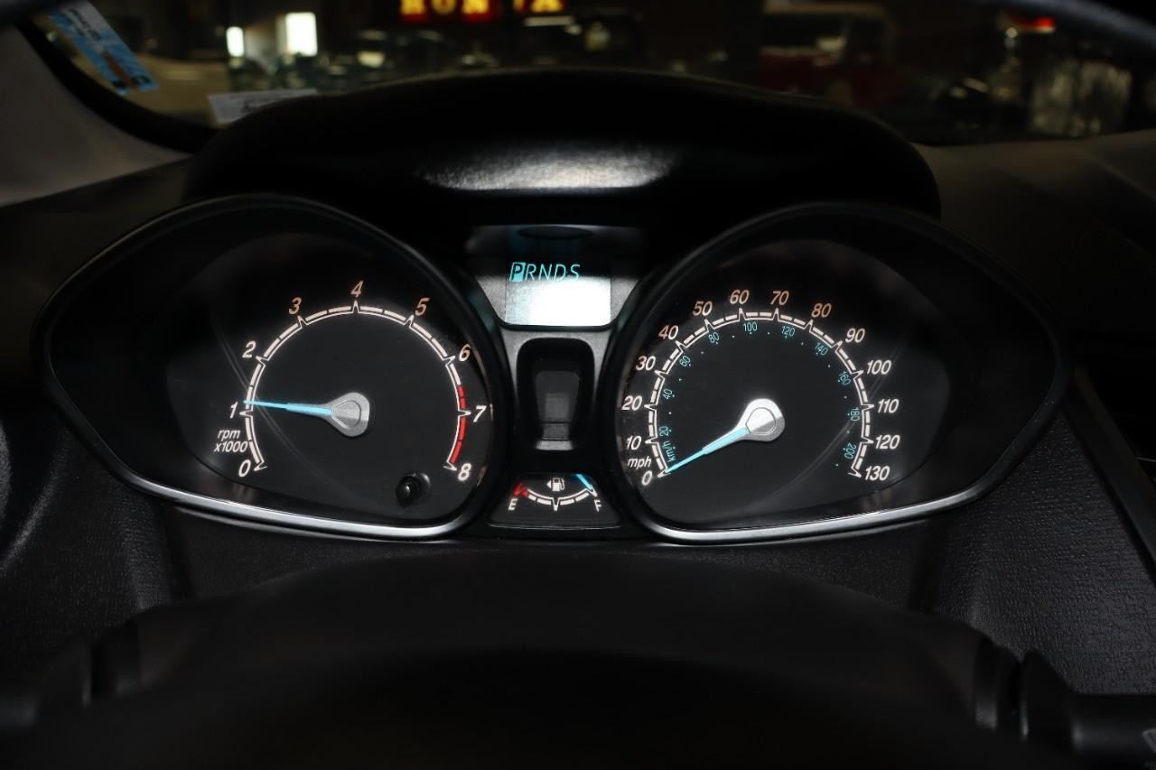 Ford Fiesta Vehicle Full-screen Gallery Image 17