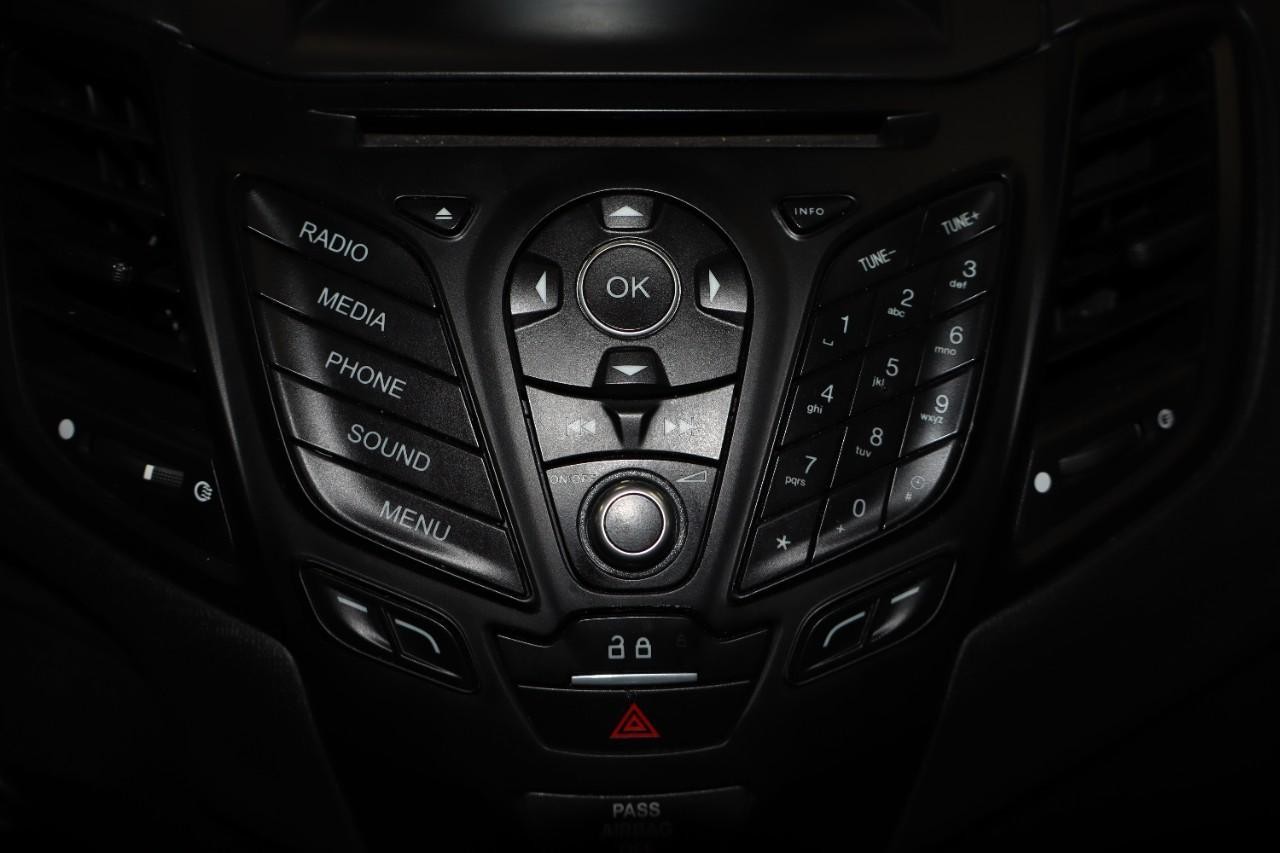 Ford Fiesta Vehicle Full-screen Gallery Image 19