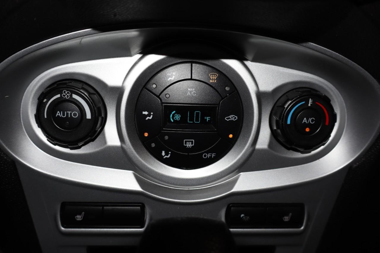 Ford Fiesta Vehicle Full-screen Gallery Image 20