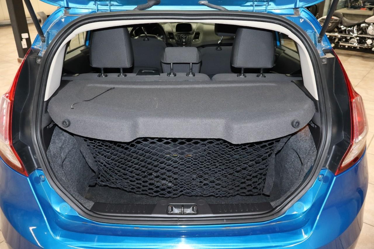 Ford Fiesta Vehicle Full-screen Gallery Image 24