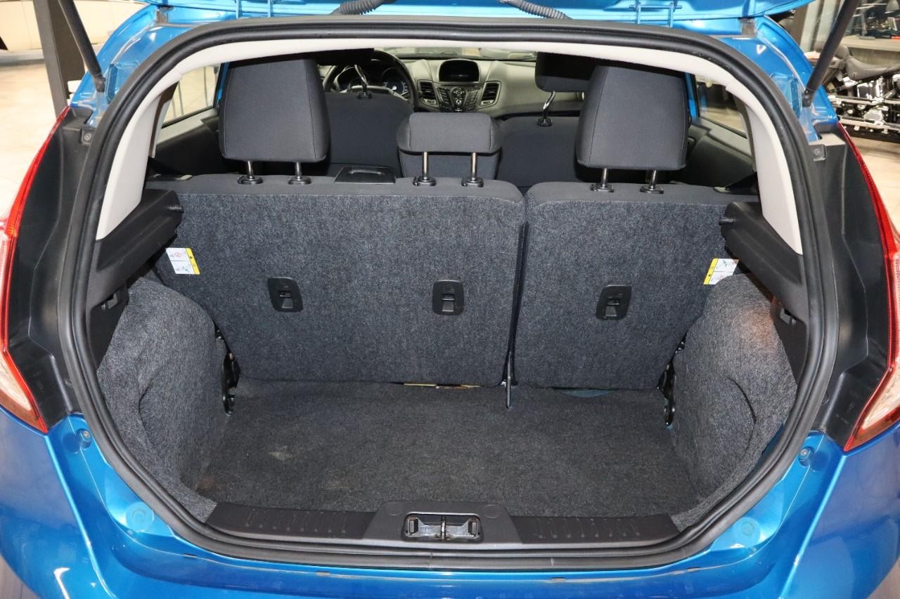 Ford Fiesta Vehicle Full-screen Gallery Image 25