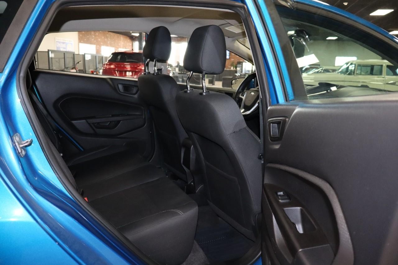 Ford Fiesta Vehicle Full-screen Gallery Image 26