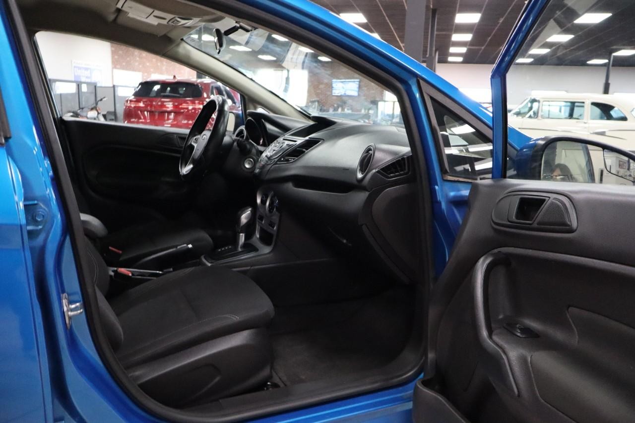 Ford Fiesta Vehicle Full-screen Gallery Image 27