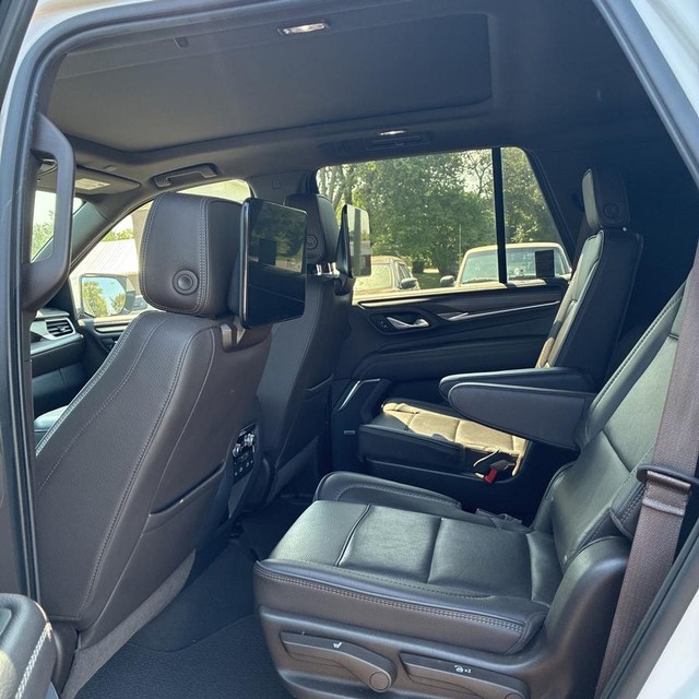 GMC Yukon Vehicle Full-screen Gallery Image 10