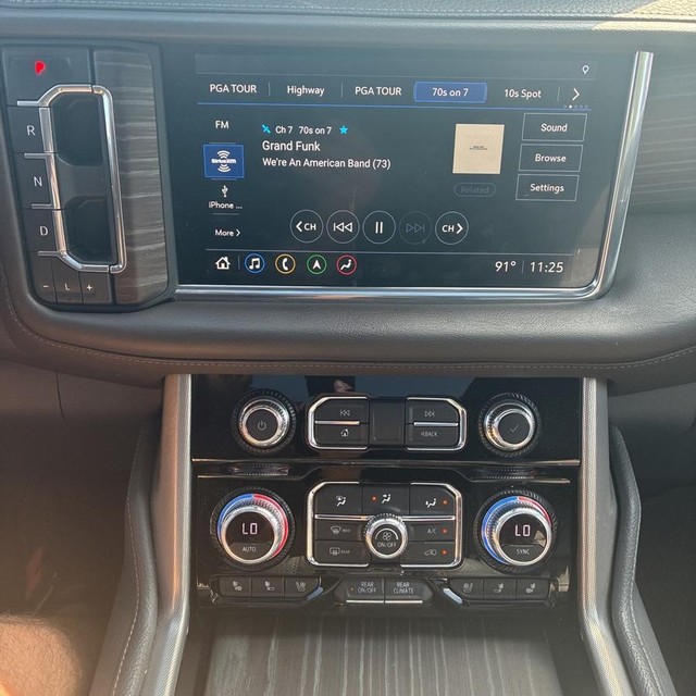 GMC Yukon Vehicle Full-screen Gallery Image 14