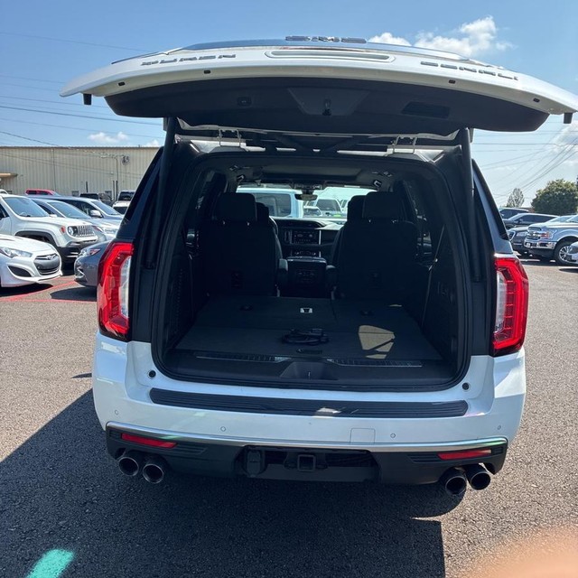 GMC Yukon Vehicle Full-screen Gallery Image 19