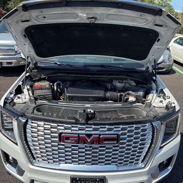GMC Yukon Vehicle Full-screen Gallery Image 20