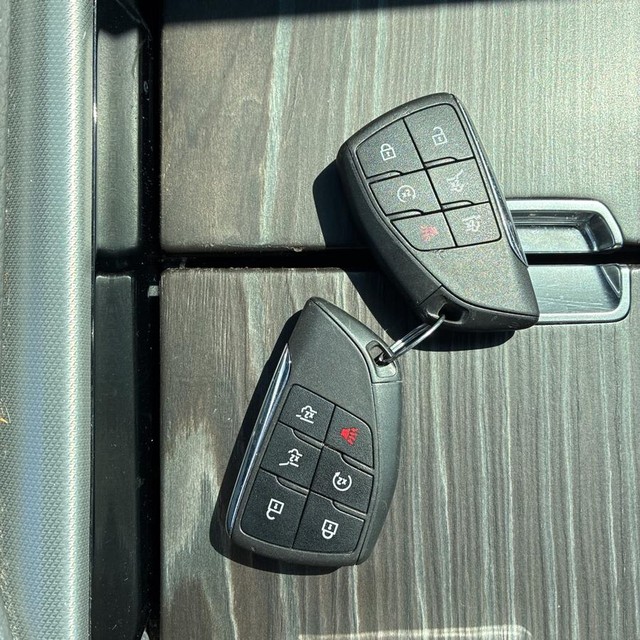 GMC Yukon Vehicle Full-screen Gallery Image 21
