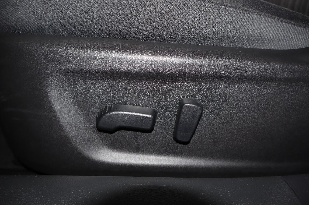 Nissan Altima Vehicle Full-screen Gallery Image 11