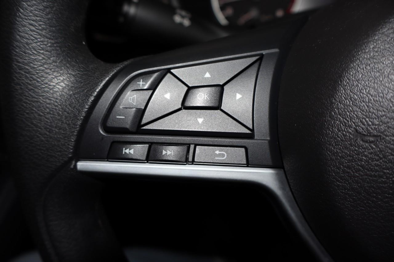 Nissan Altima Vehicle Full-screen Gallery Image 15