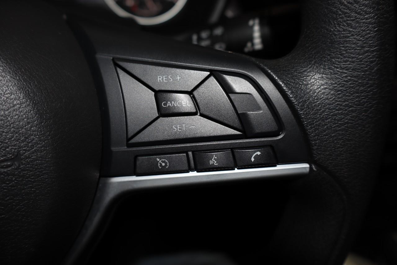 Nissan Altima Vehicle Full-screen Gallery Image 16