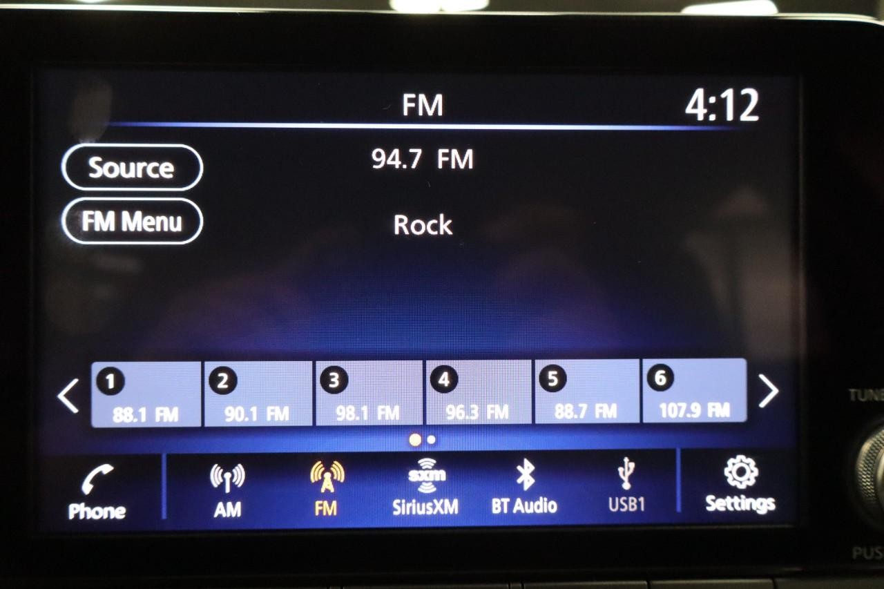 Nissan Altima Vehicle Full-screen Gallery Image 18