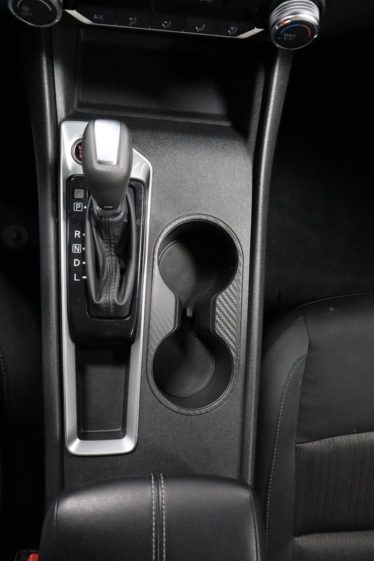Nissan Altima Vehicle Full-screen Gallery Image 20