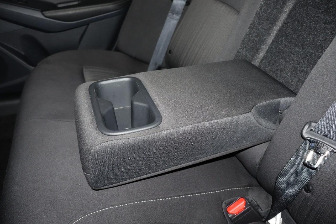 Nissan Altima Vehicle Full-screen Gallery Image 23