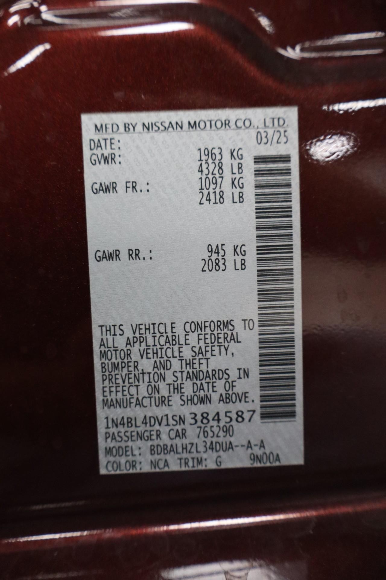 Nissan Altima Vehicle Full-screen Gallery Image 27