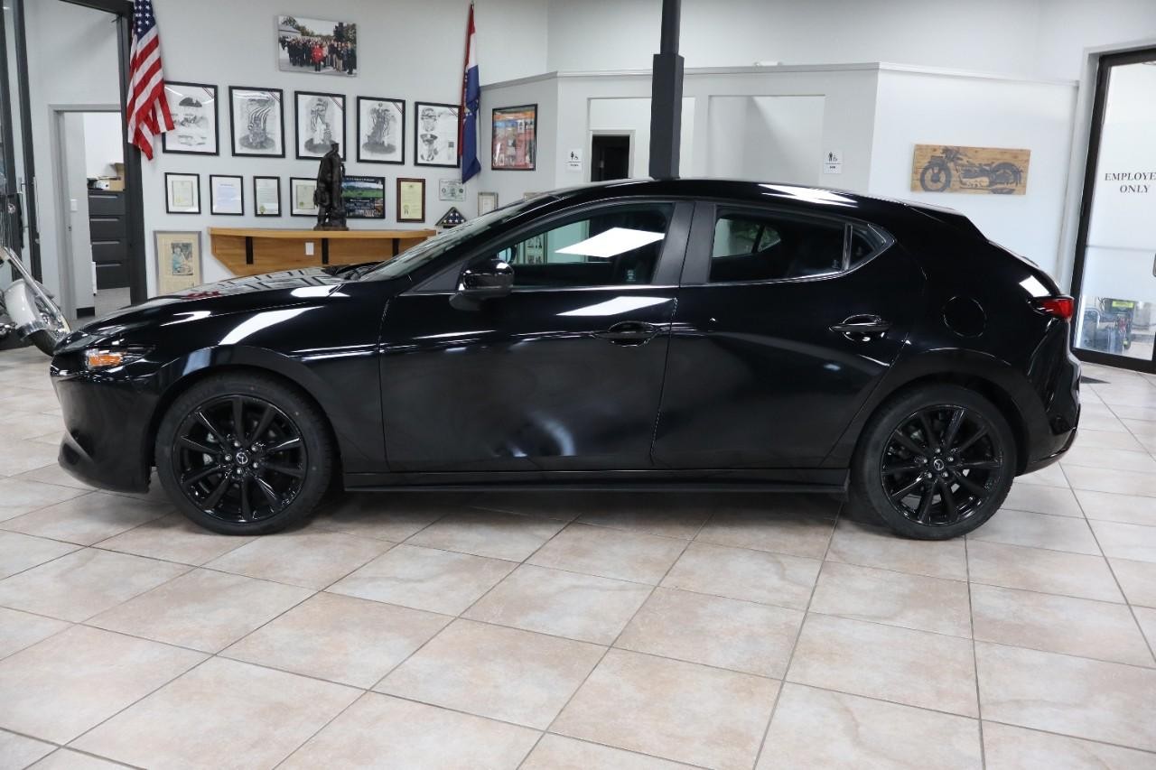 Mazda Mazda3 Hatchback Vehicle Full-screen Gallery Image 3