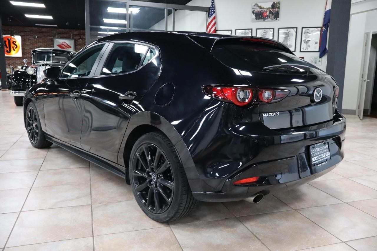 Mazda Mazda3 Hatchback Vehicle Full-screen Gallery Image 4