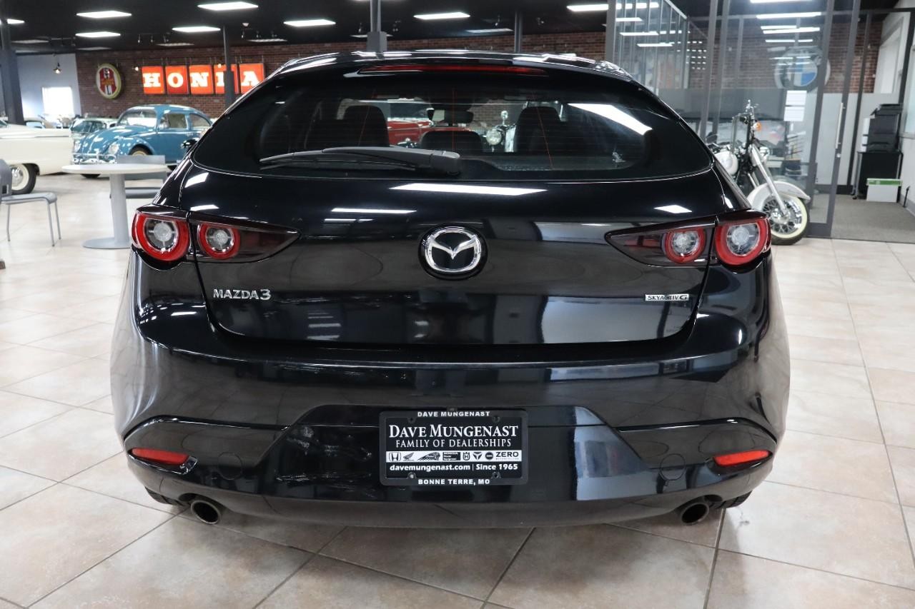 Mazda Mazda3 Hatchback Vehicle Full-screen Gallery Image 5