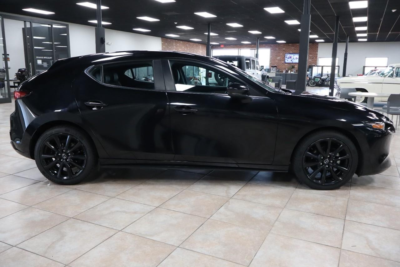 Mazda Mazda3 Hatchback Vehicle Full-screen Gallery Image 7