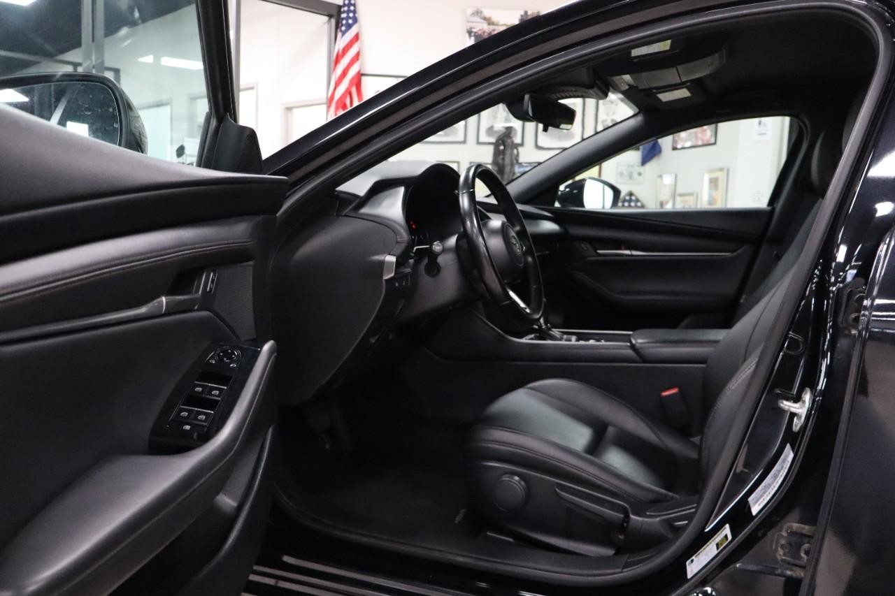 Mazda Mazda3 Hatchback Vehicle Full-screen Gallery Image 10