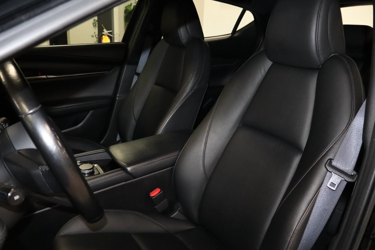 Mazda Mazda3 Hatchback Vehicle Full-screen Gallery Image 11