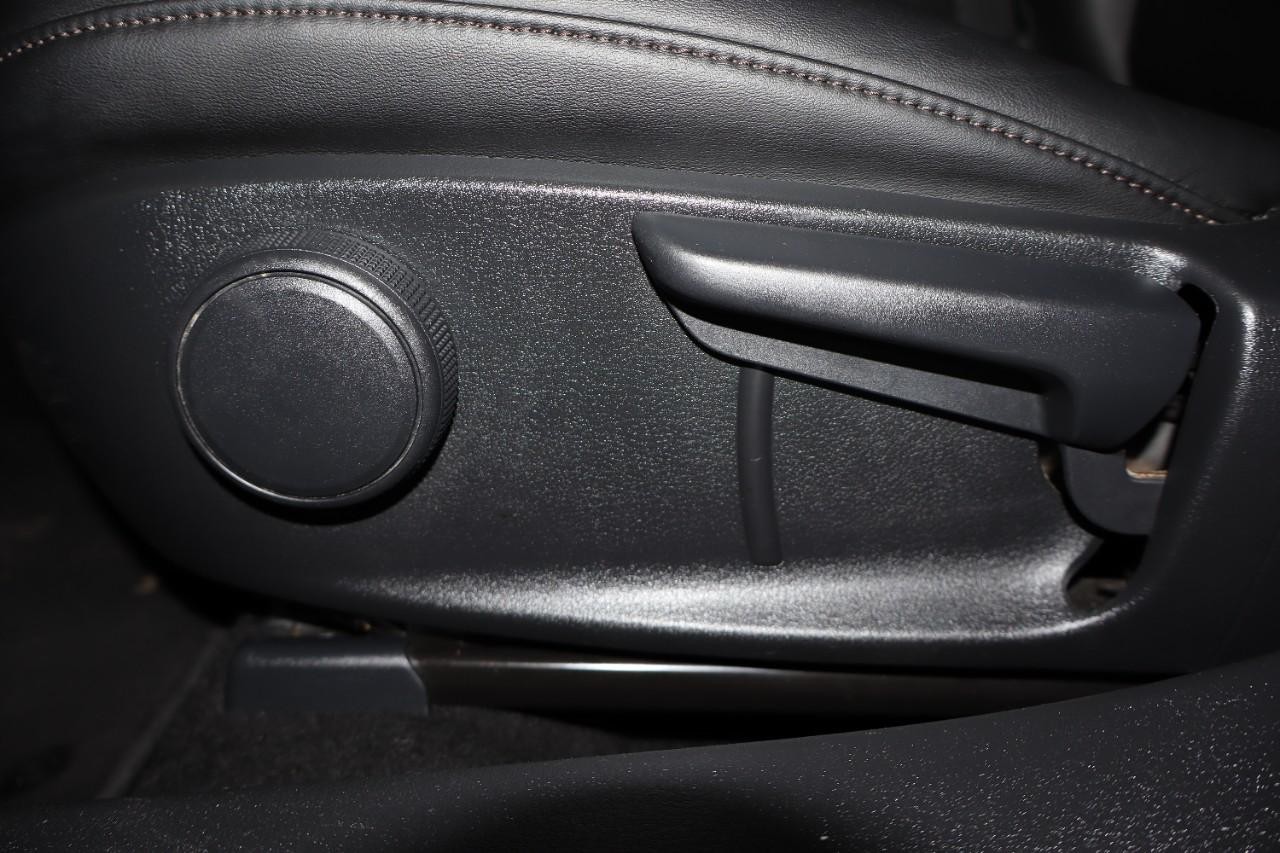 Mazda Mazda3 Hatchback Vehicle Full-screen Gallery Image 12
